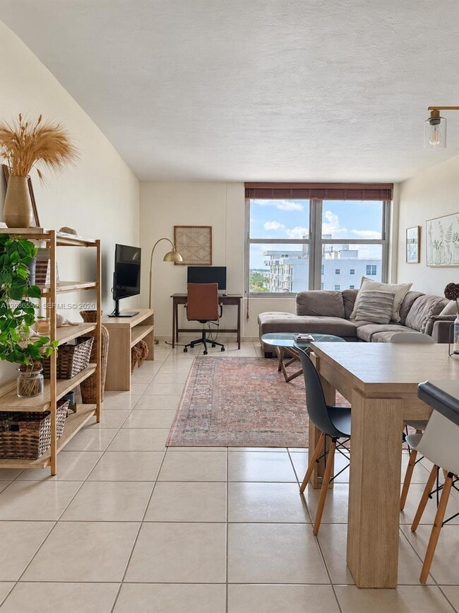 Building Photo - 2899 Collins Ave