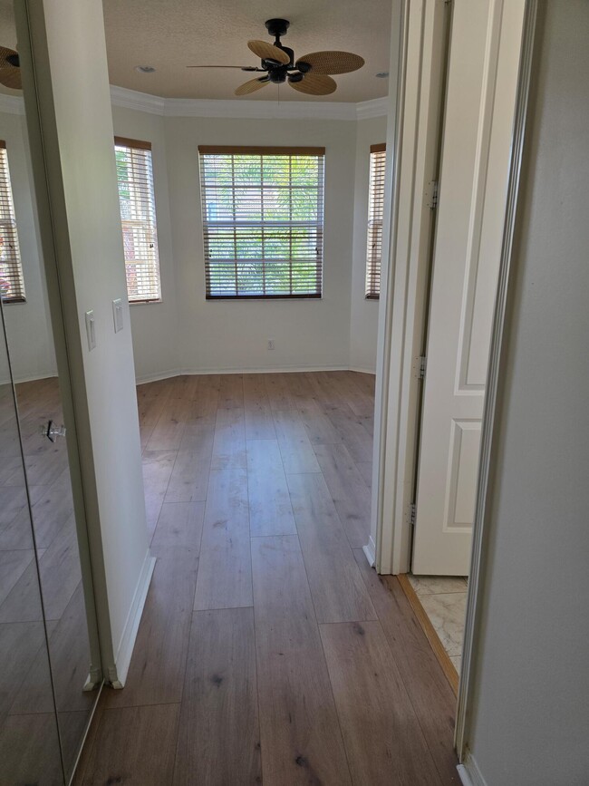 Building Photo - 7145 Veneto Dr