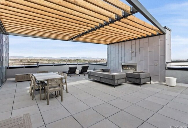 Private rooftop with mountain and downtown Denver views - 1898 S Bannock St