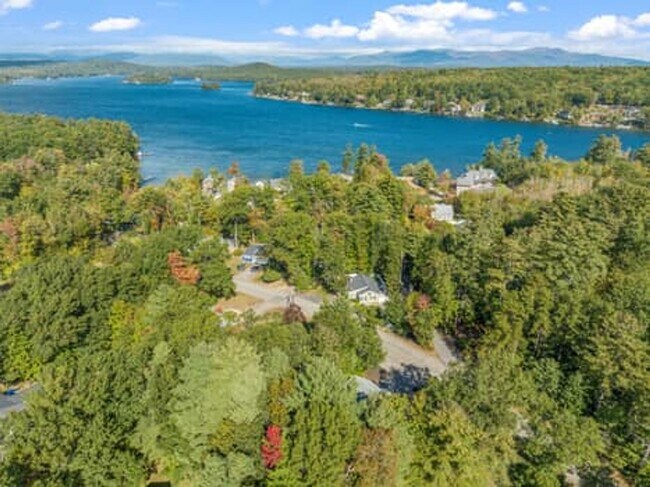 Building Photo - Spacious & Comfortable 4 Bedroom House - C...