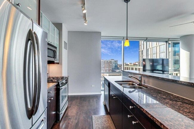 Building Photo - 123 S Green St