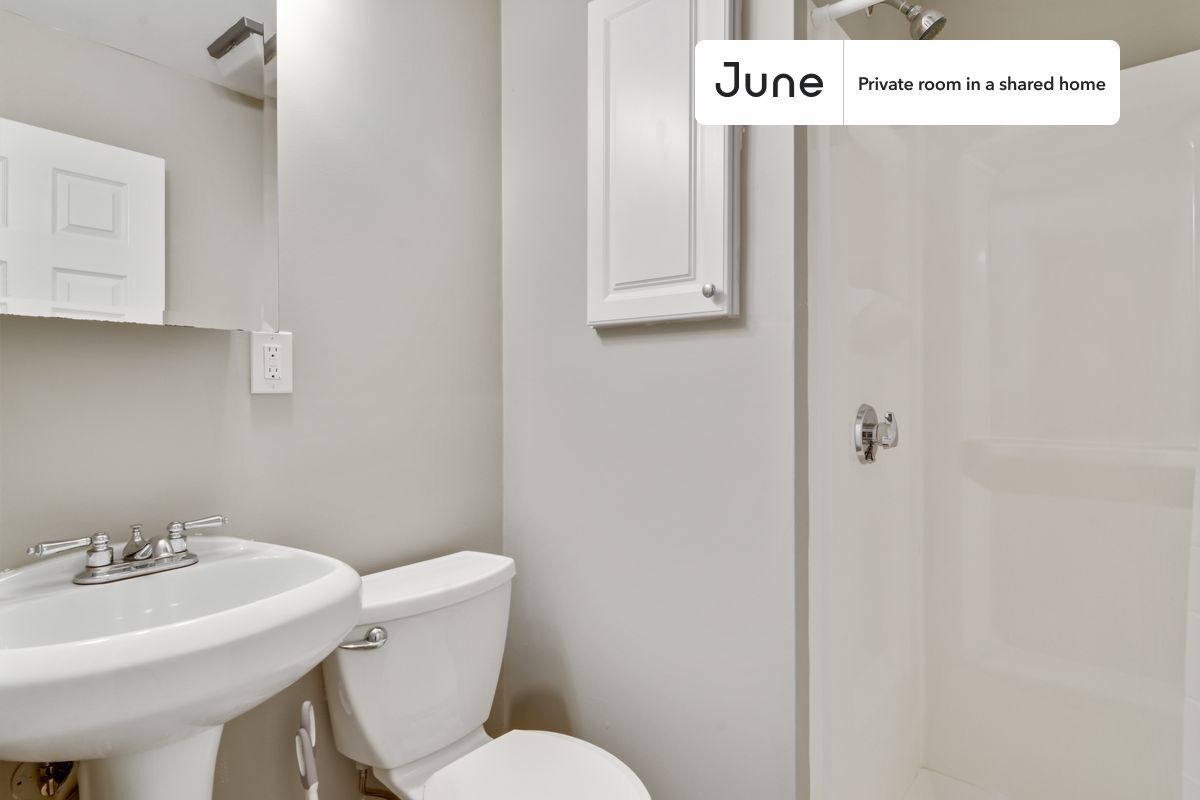 Building Photo - Room in Shared 4 bed/2 bath home