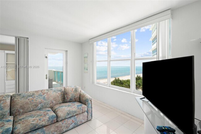 Building Photo - 5001 Collins Ave