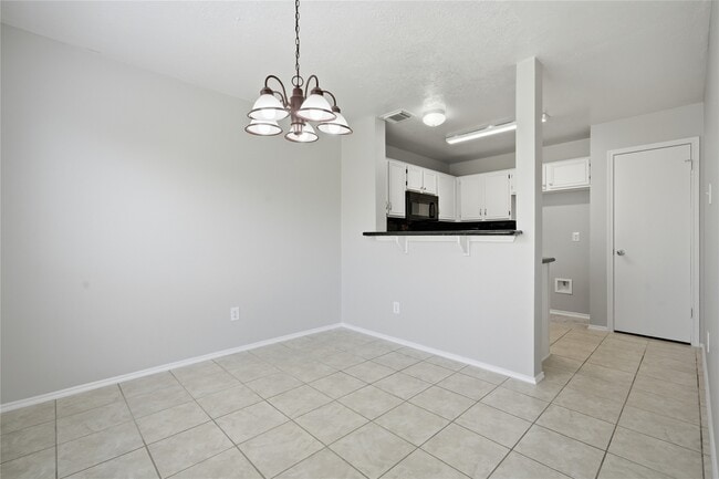 Building Photo - 2034 Greenwest Dr