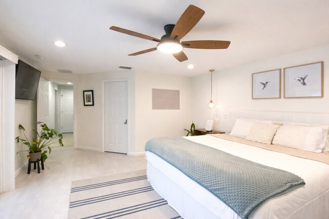 Building Photo - 2412 Clematis St