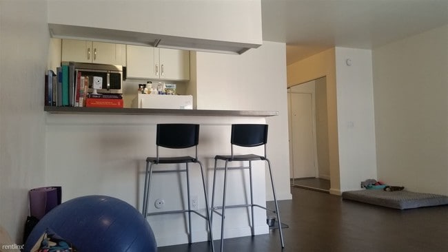 Building Photo - 2711 Ellendale Pl