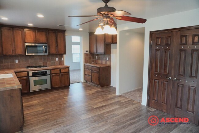 Building Photo - Corner Home Located in the Southwest!