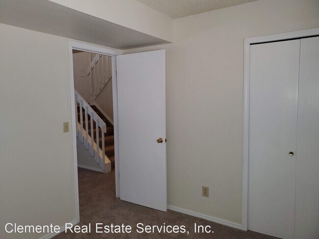 Building Photo - 3 br, 1.5 bath House - 4075 Dolphin Circle