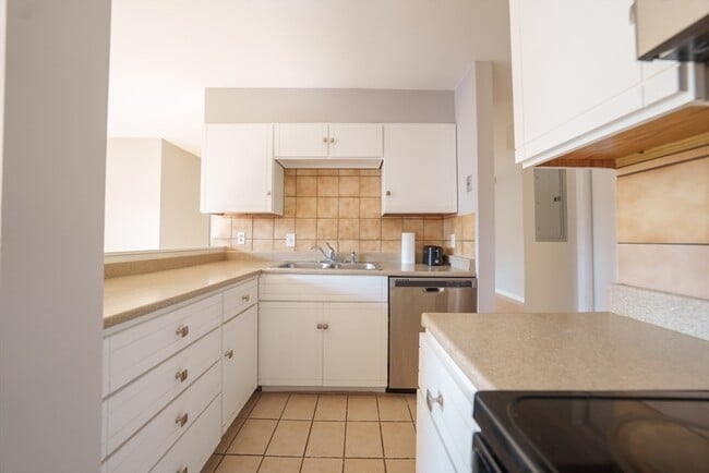 Building Photo - 1 Richdale Ave