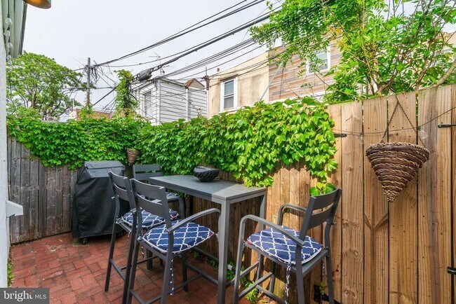 Building Photo - 811 N Bucknell St