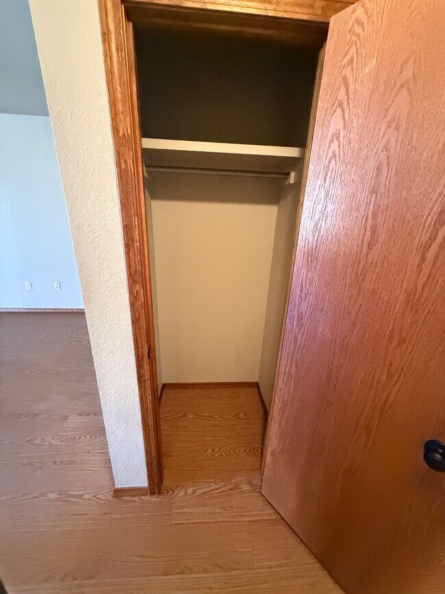 Building Photo - 511b NE 6th St - 511B NE 6th