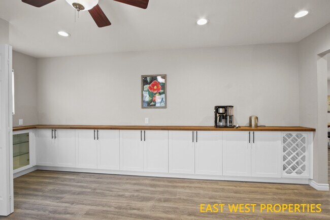 Building Photo - 6942 Santa Rita Ave