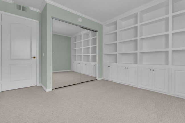 Building Photo - 12 Bergamo