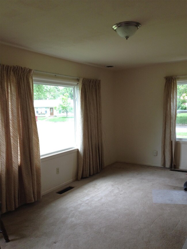 Building Photo - 203 Miller Dr