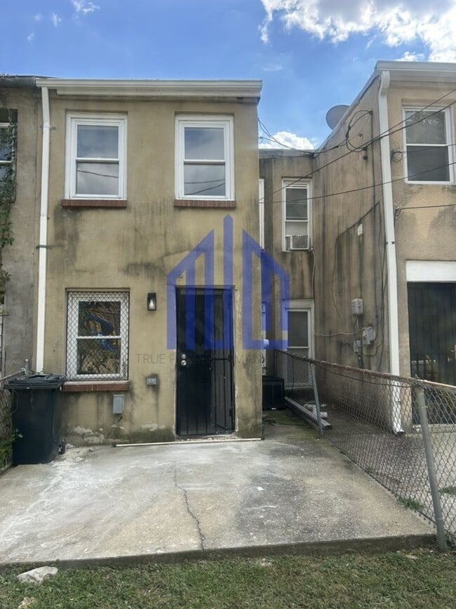 Building Photo - Just Listed in Union Square