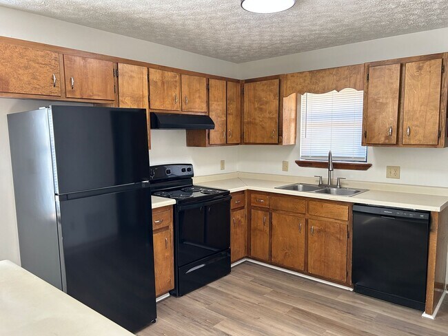 Building Photo - 304/306 Fawn Ct