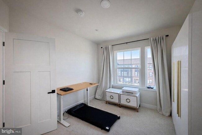 Building Photo - 134 Smt Pt Blvd