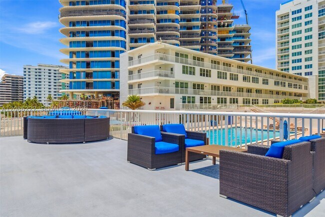 Building Photo - 5401 Collins Ave