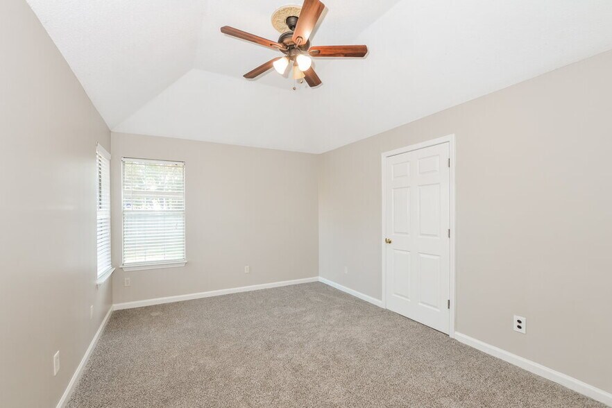 Building Photo - 7499 Spinola Cove