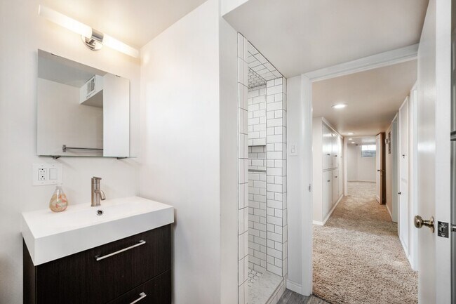Building Photo - 2683 Glenmare St