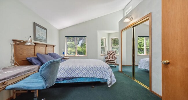 Building Photo - 25151 Pleasant View Dr