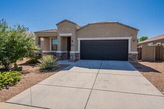 Building Photo - Bright Open Floor Plan with Low-Maintenanc...