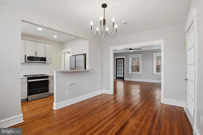 Building Photo - 220 N Orange St