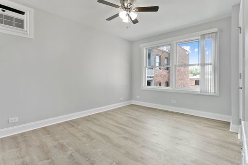 Building Photo - 7638 N Eastlake Terrace