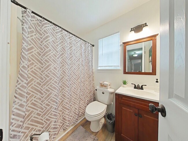 Building Photo - 3 Bed 2 Bath with a POOL in Martinez!