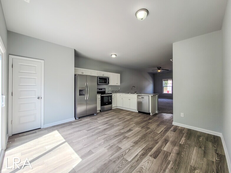 Building Photo - 185 Buckhorn Ave