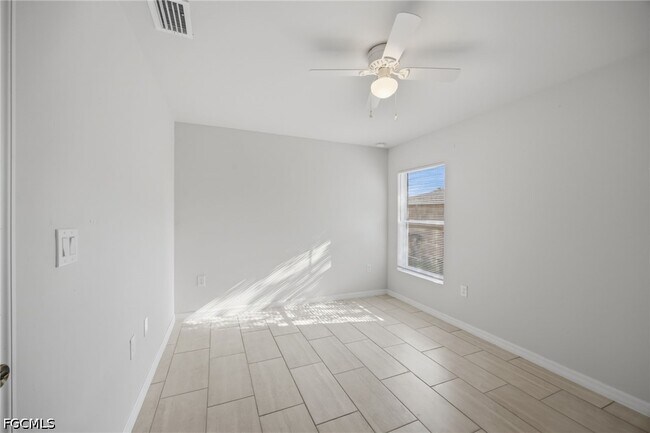 Building Photo - 1426-1428 Cape Coral Pkwy W
