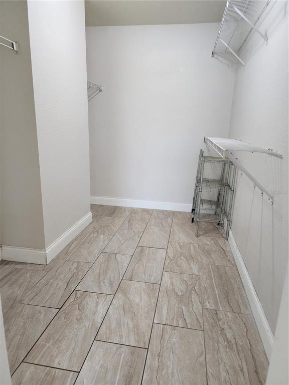 Building Photo - 5455 Vineland Rd