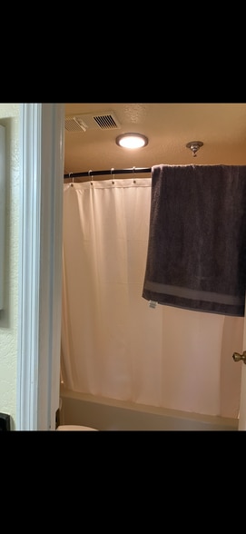 New light fixture - 10263 Gandy Blvd N