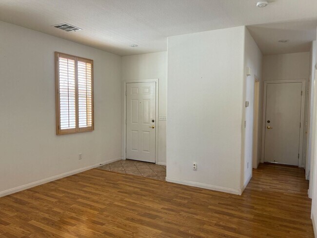 Building Photo - Summerlin North