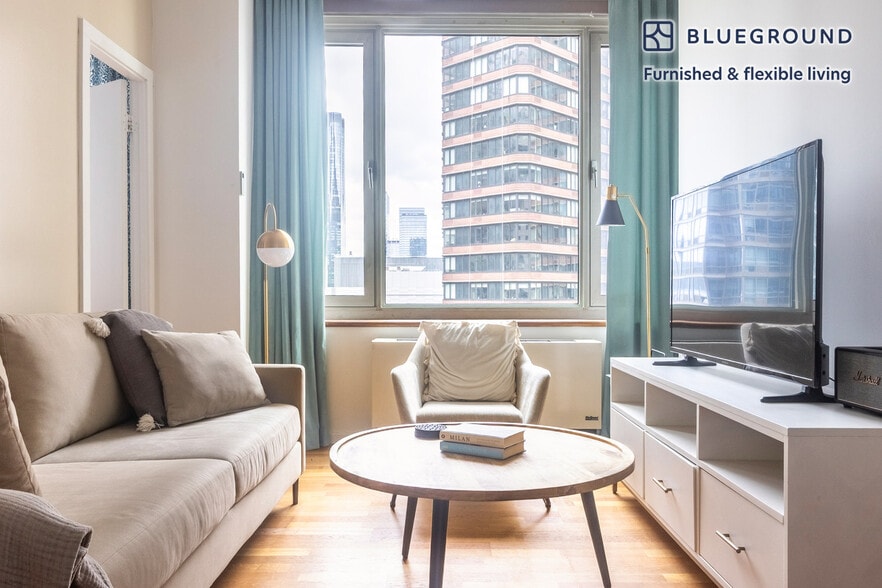 Primary Photo - 635 W 42nd St