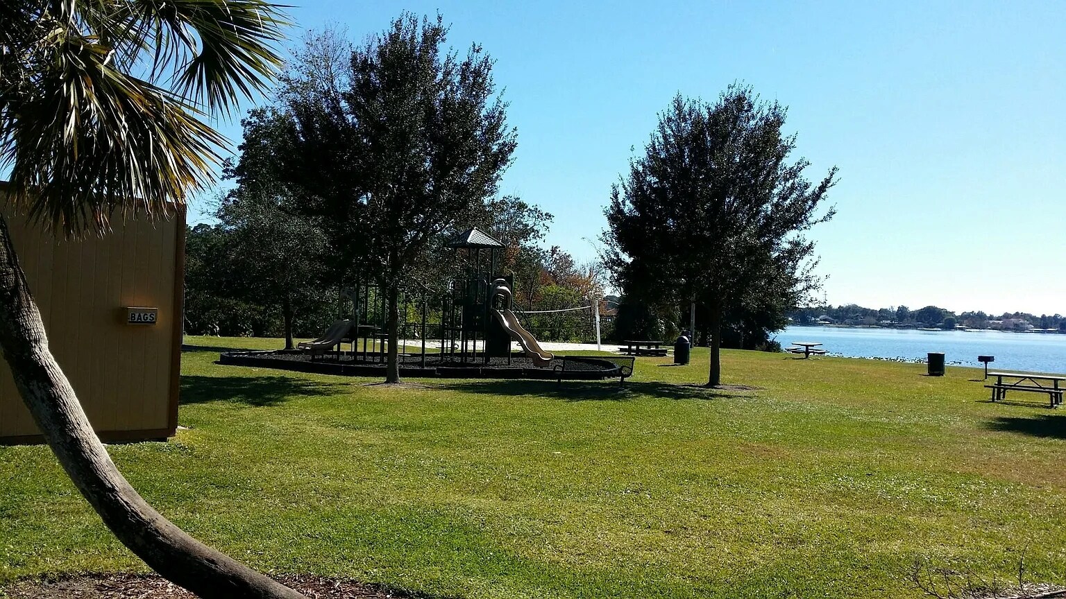 Building Photo - 305 W Sweetwater Creek Dr