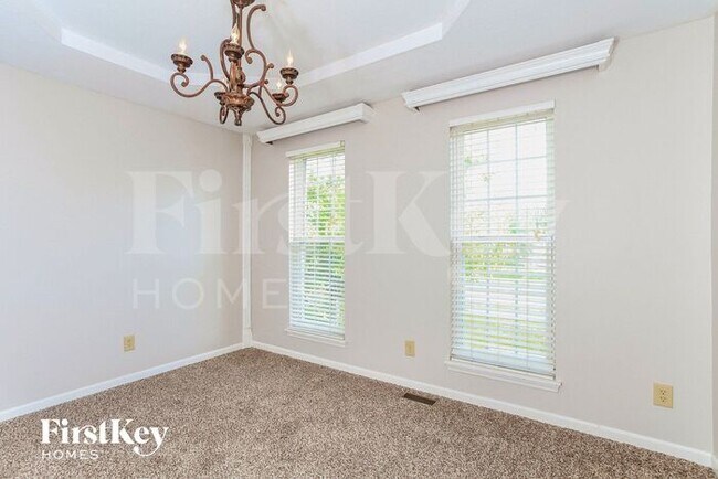 Building Photo - 634 Ellen Dr