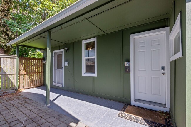 Building Photo - 1Bd/1Ba Seattle Home