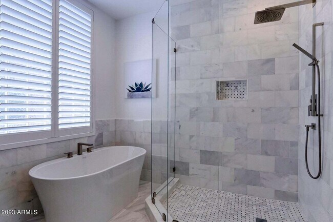Building Photo - 7553 E Buteo Dr