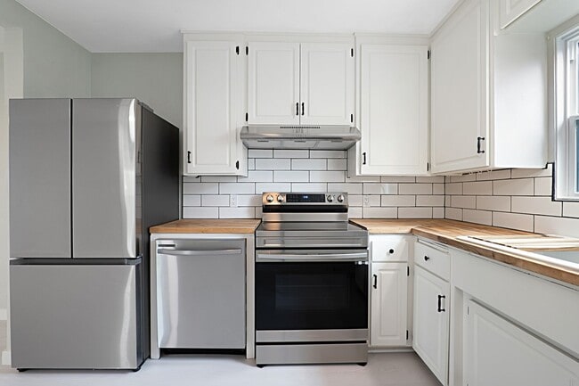 Building Photo - Large Corner Lot with a newly remodeled 2 bedroom 2 bathroom house!