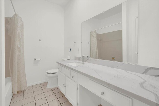 Building Photo - 4001 Tanglewilde St