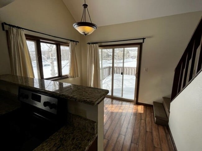 Building Photo - 305 N Chipmunk Cir