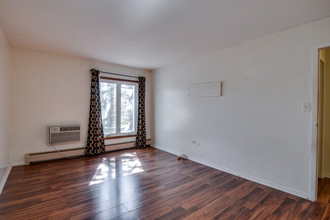 Building Photo - 1049 W Ogden Ave