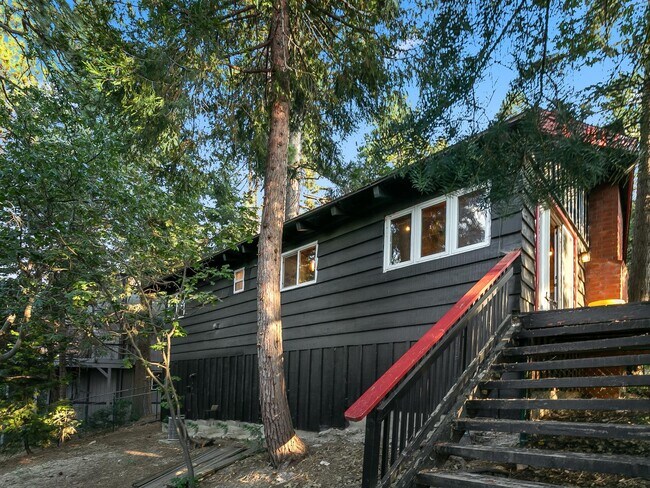 Building Photo - 587 Arrowhead Villa Rd