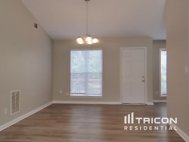 Building Photo - 5562 Katherine Village Dr