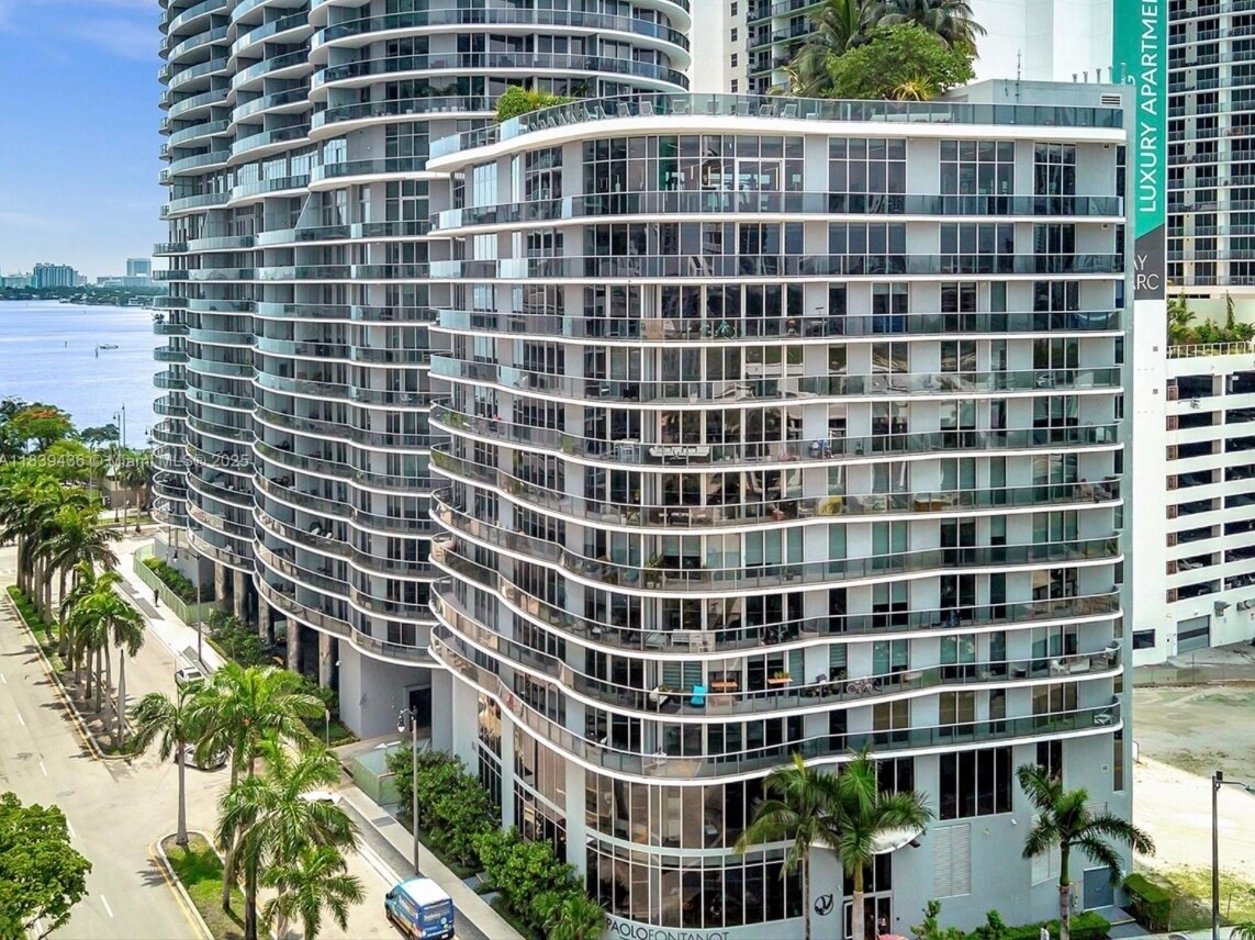 Building Photo - 488 NE 18th St