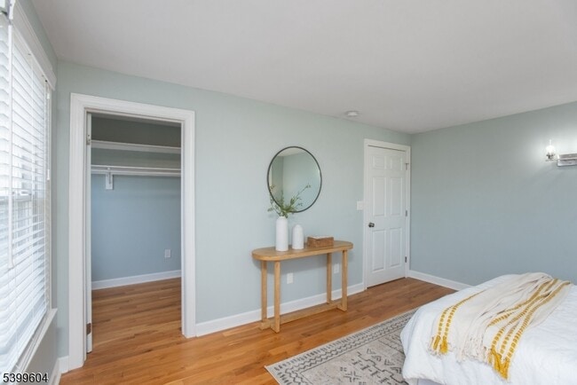 Building Photo - 122 N Fullerton Ave