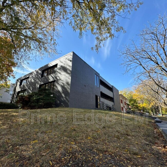 Building Photo - 2343 B St
