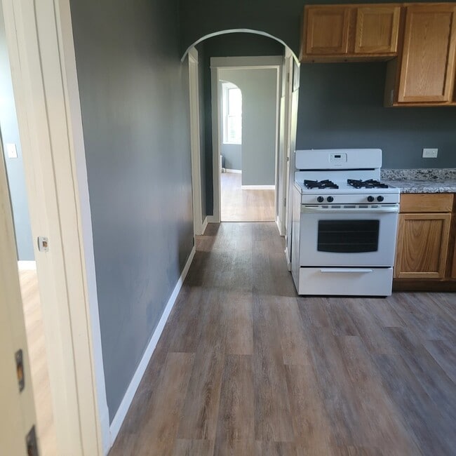 Building Photo - 1323 S 51st Ct