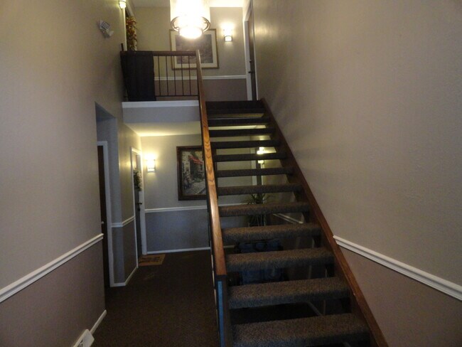 Building Photo - 686 Scanlon Dr